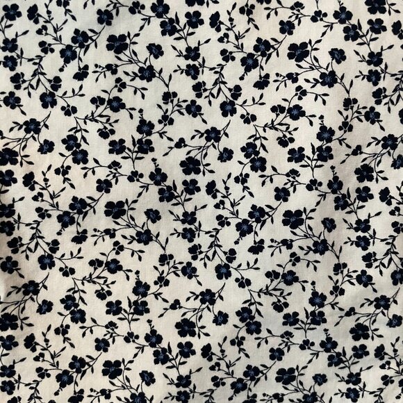 Denim & Flower Short-Sleeve Shirt MEDIUM - White with Small Blue Flowers - Picture 5 of 6